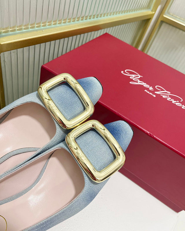 Side profile view of Roger Vivier luxury piece style No.103