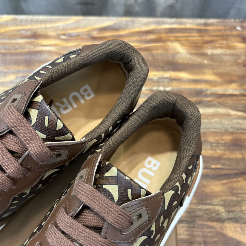 Burberry shoes Style 316 - sole and craftsmanship detail