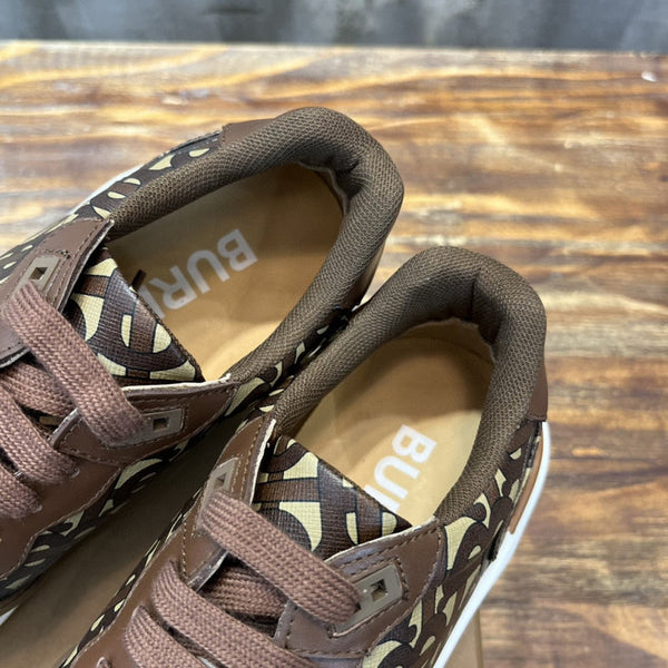 Burberry shoes Style 316 - sole and craftsmanship detail