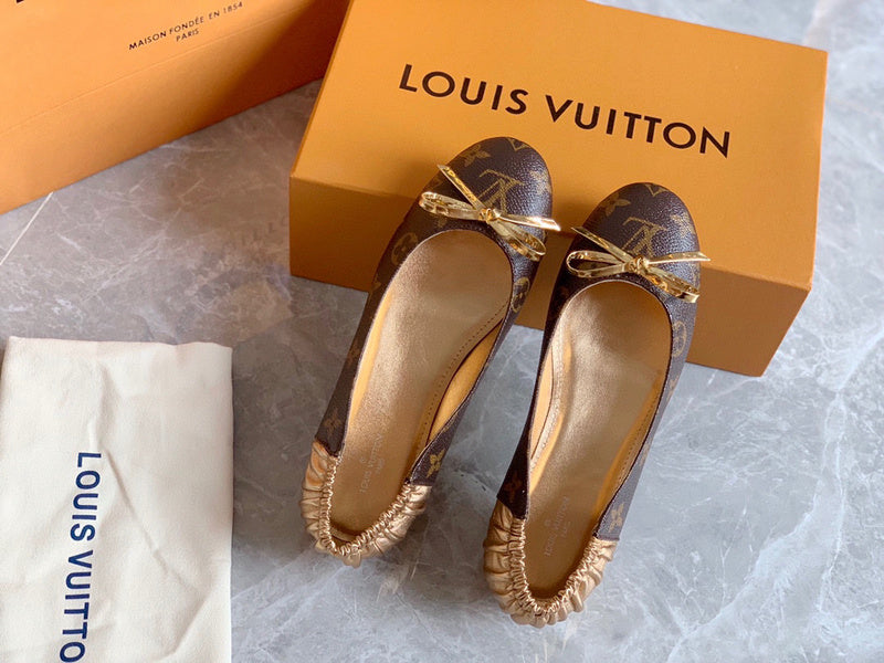 Front view of Louis Vuitton luxury piece style No.053