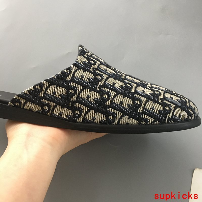 Dior shoes Style 043 - full pair display