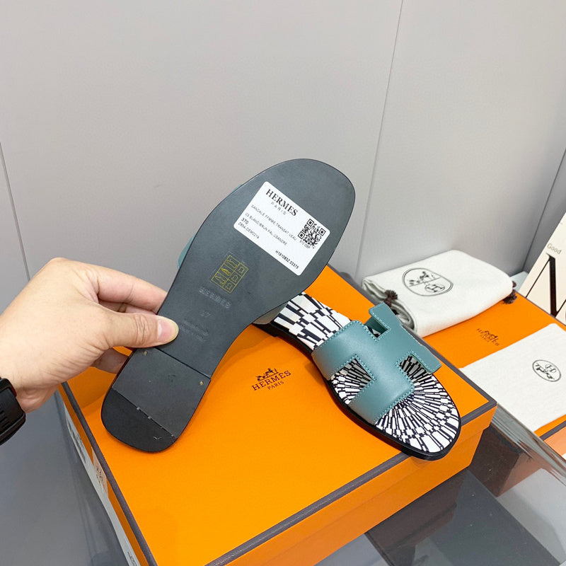 Hermes sandals Style 193 - logo and branding close-up
