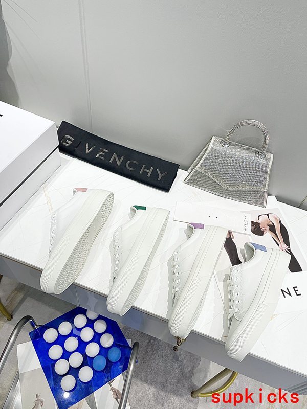 Givenchy shoes Style 097 - logo and branding close-up