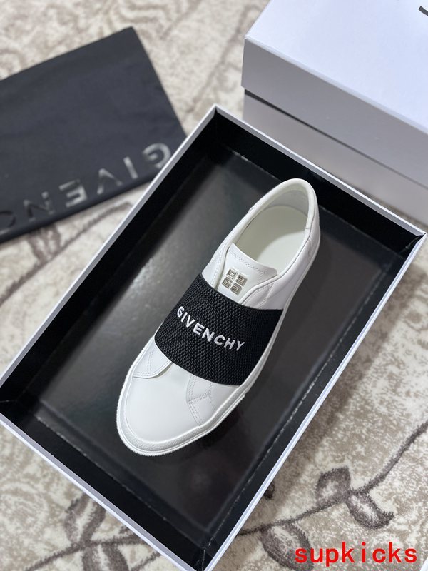 Givenchy Nude Classic Ballet Flats - Close-Up Texture View