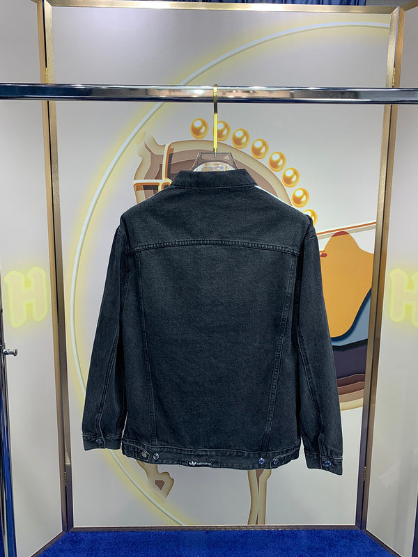 Side profile view of Balenciaga luxury piece style No.085