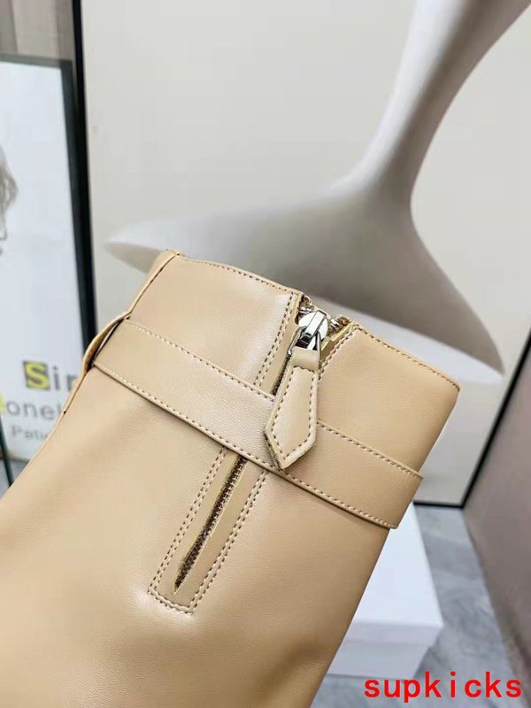 Givenchy shoes Style 009 - close-up of timeless elegant design