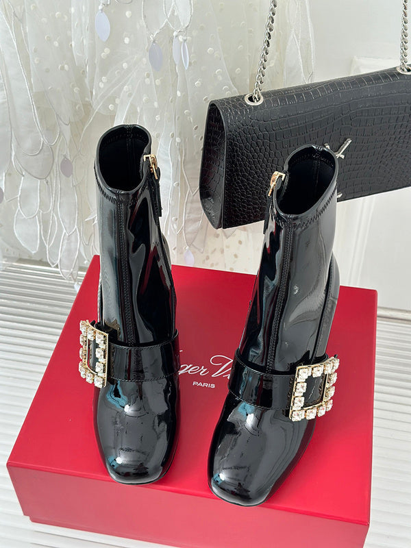 Front view of Roger Vivier luxury piece style No.102