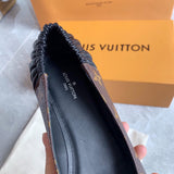 Side profile view of Louis Vuitton luxury piece style No.052