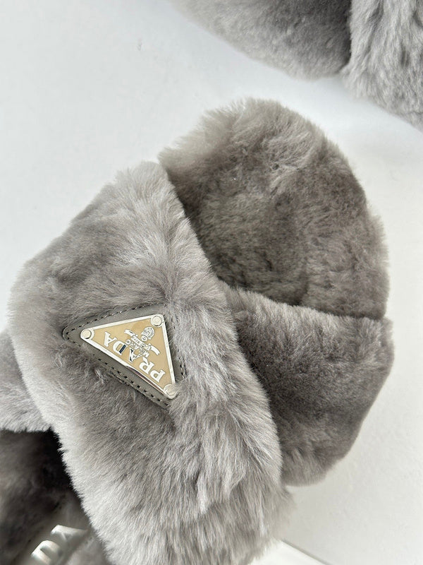 Back view of Prada luxury piece style No.134