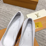Louis Vuitton shoes Style 249 - top view showing design