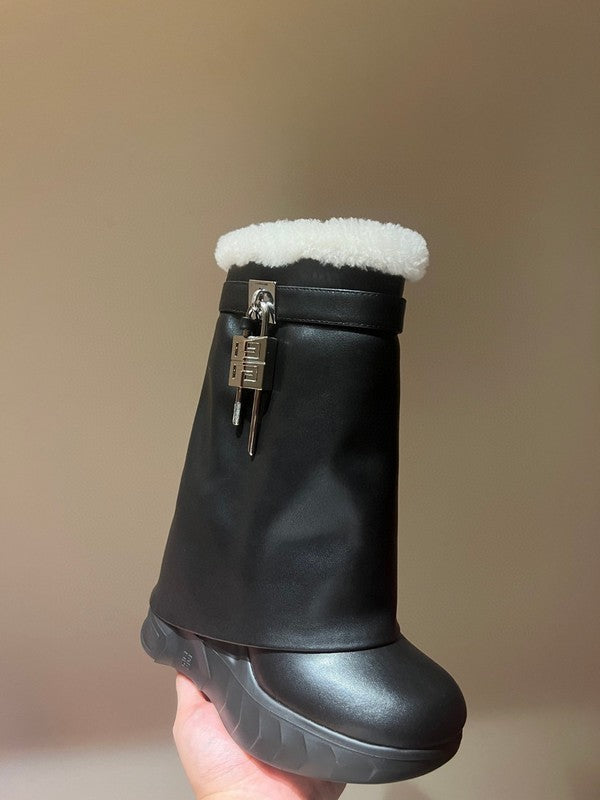 Givenchy shoes Style 165 - sole and craftsmanship detail