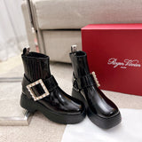 Front view of Roger Vivier luxury piece style No.054