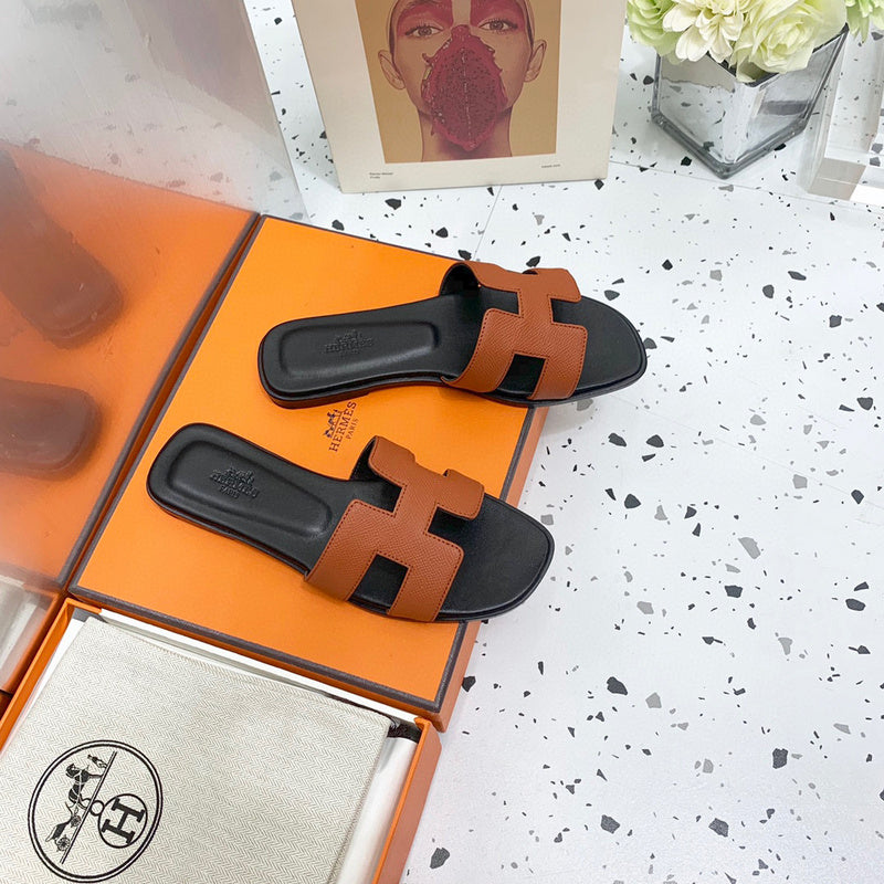 Hermès Tan Crisscross Strap Sandals - Sole Detail View