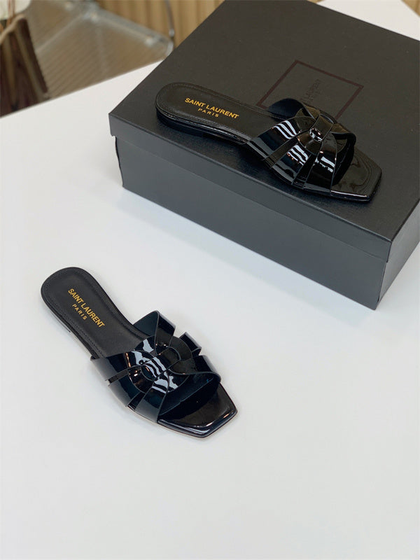 Three-quarter angle view of Saint Laurent luxury piece style No.085