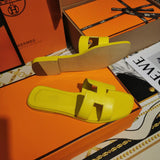 Hermès Beige Flat Thong Sandals - Heel Detail View
