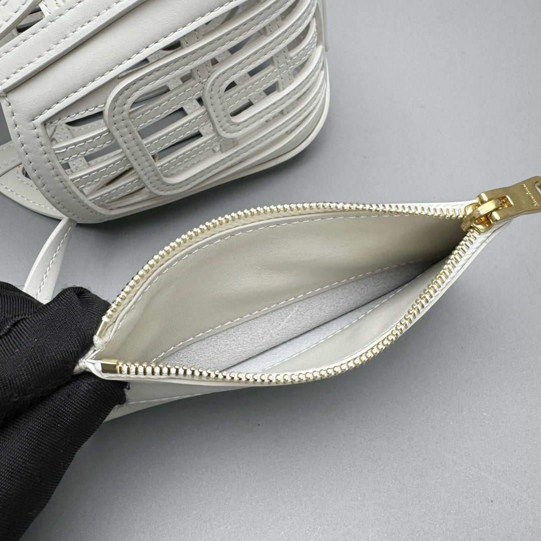 Bags- Miu M Leather Basket Bag Elegant Everyday Designer Handbag