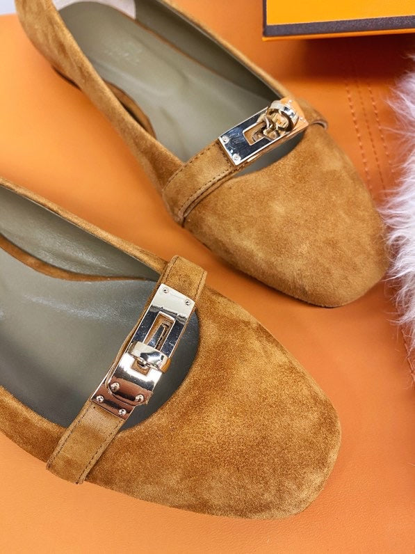 Hermès Camel Ankle Strap Heels - Close-Up Texture View