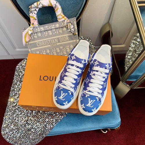 Close-up detail view of Louis Vuitton luxury piece style No.096