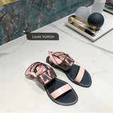 Front view of Louis Vuitton luxury piece style No.061