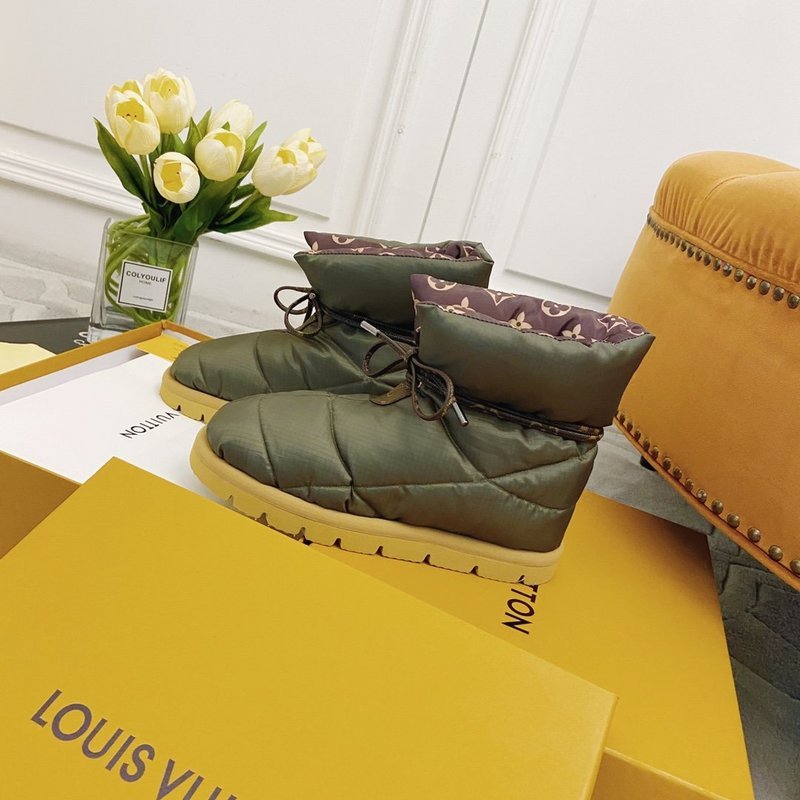 Styling view of Louis Vuitton luxury piece style No.156