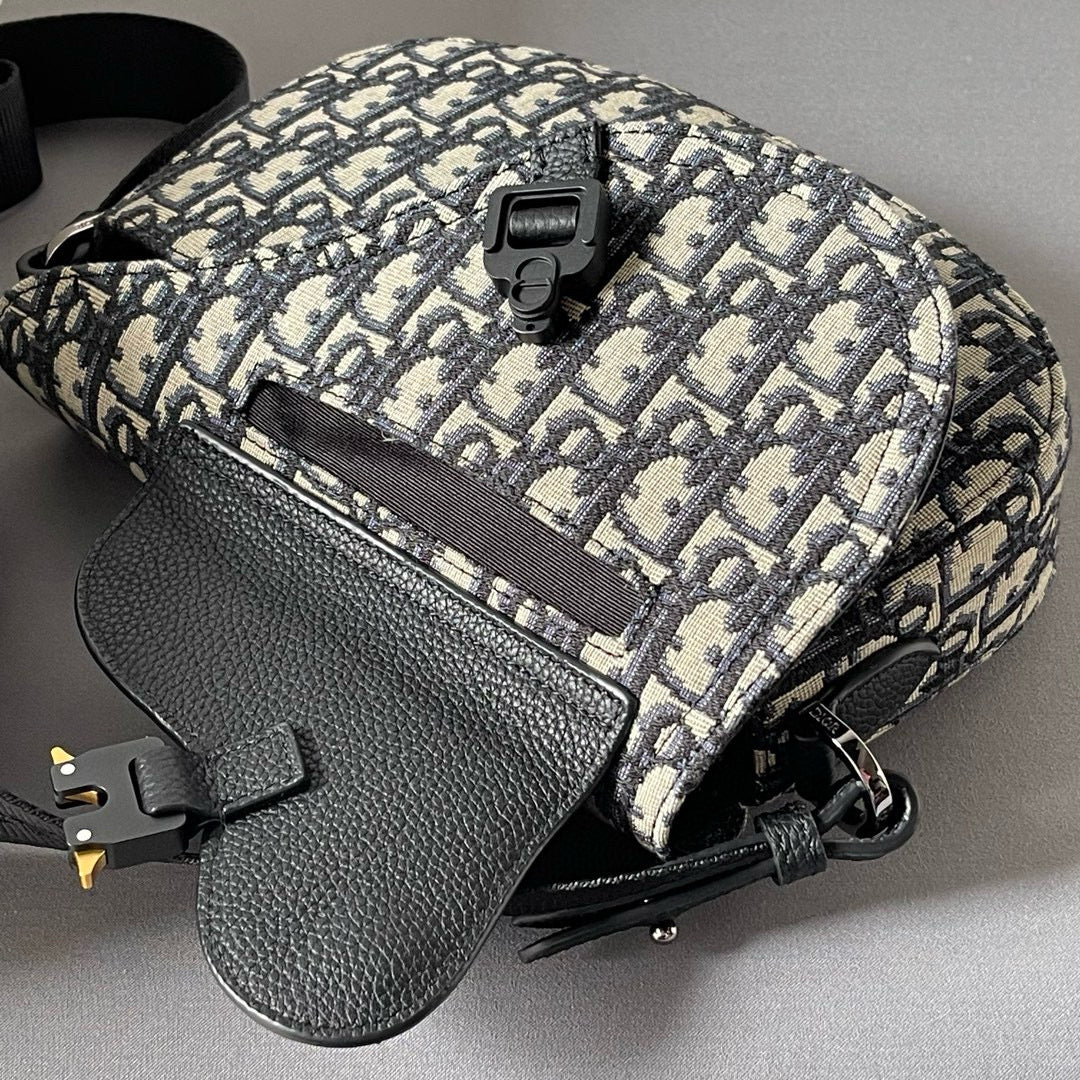 Dior Bags- Dior Saddle Messenger Bag Elegant Everyday Designer Handbag