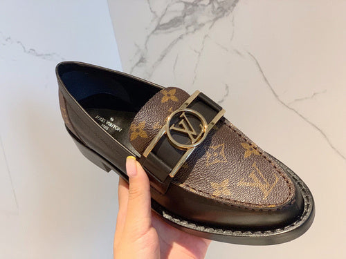Louis Vuitton shoes front view designer style