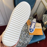 Front view of Louis Vuitton luxury piece style No.096