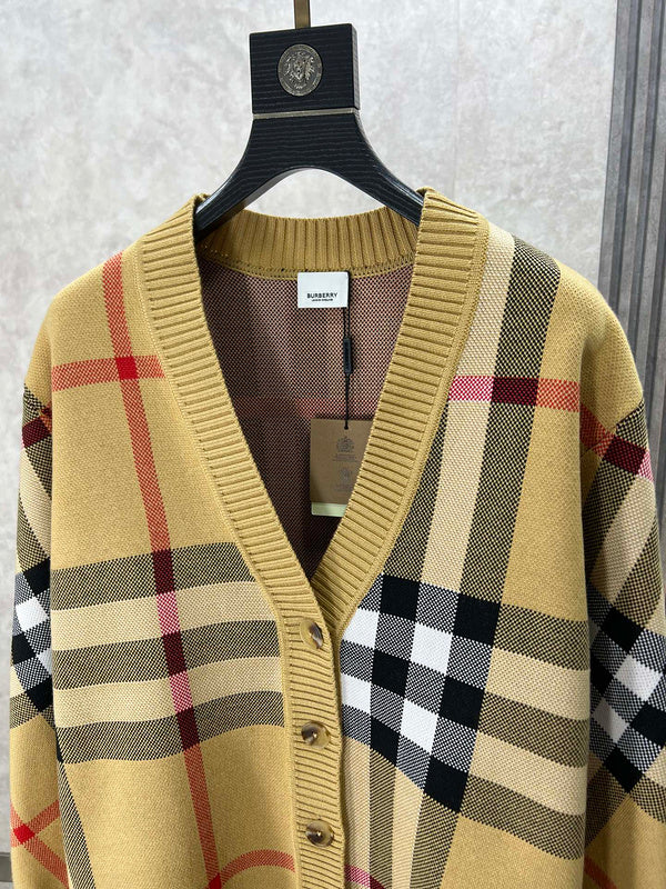 Full silhouette view of Burberry luxury piece style No.340