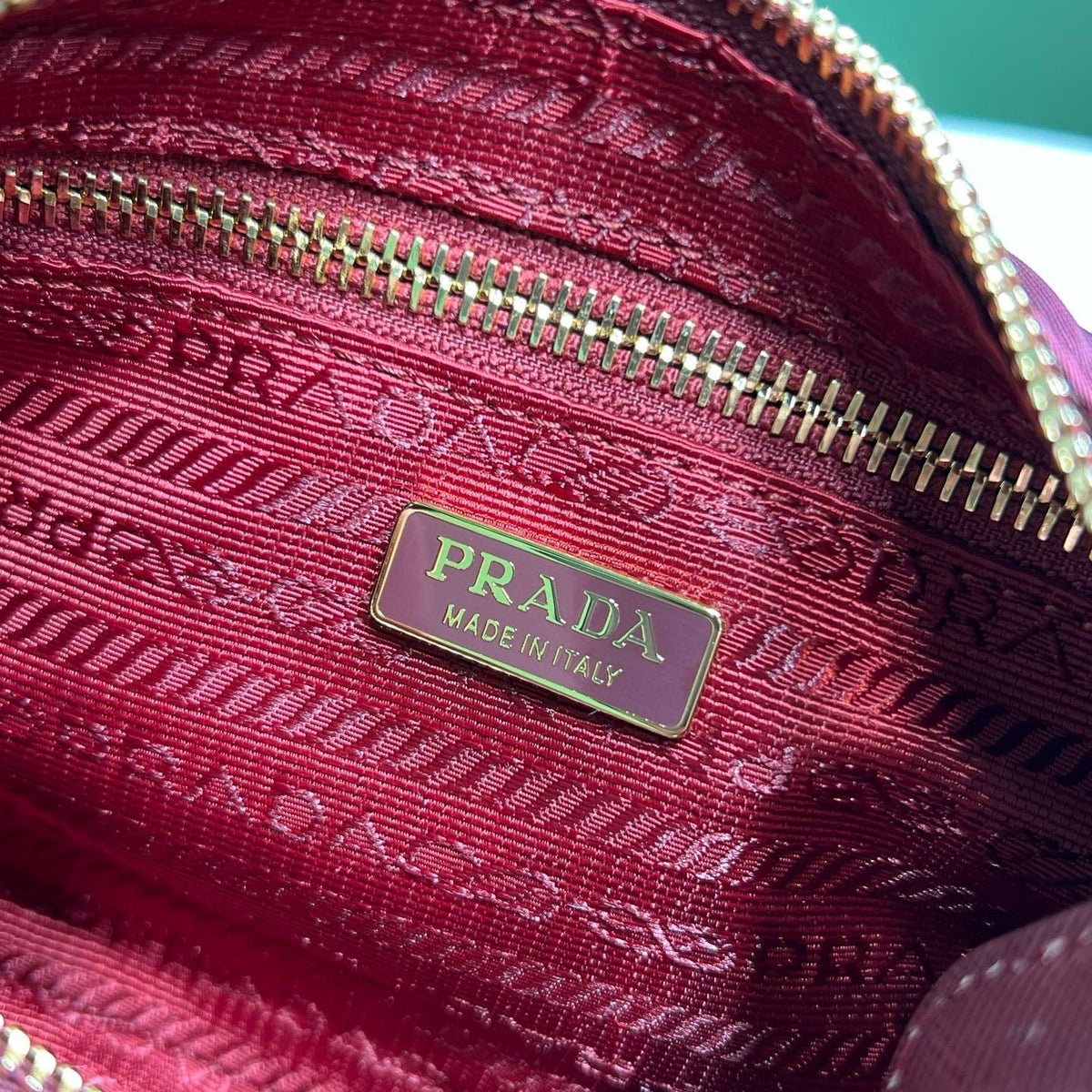 Wallets? Pd Nylon Re-edtion 2005 Bag Elegant Everyday Leather Wallet