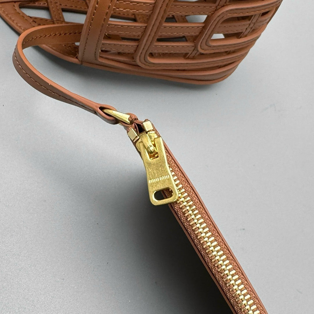 Bags- Miu M Leather Basket Bag Luxury Designer Leather Handbag