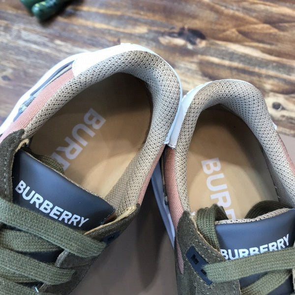 Burberry shoes Style 318 - sole and craftsmanship detail