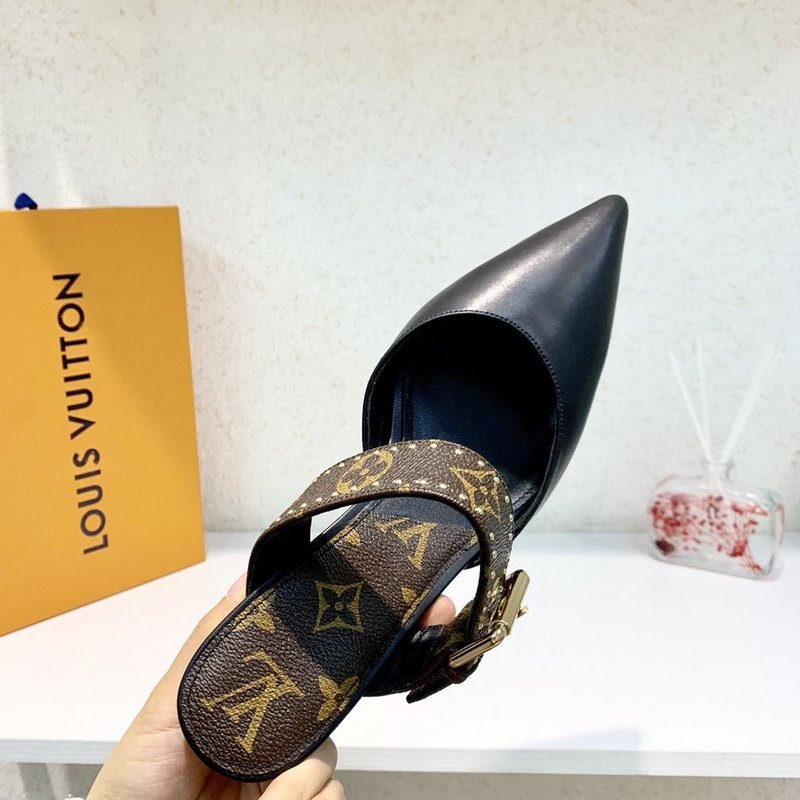 Styling view of Louis Vuitton luxury piece style No.159