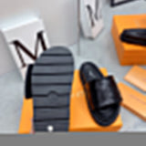 Louis Vuitton shoes Style 385 - true-to-life color detail