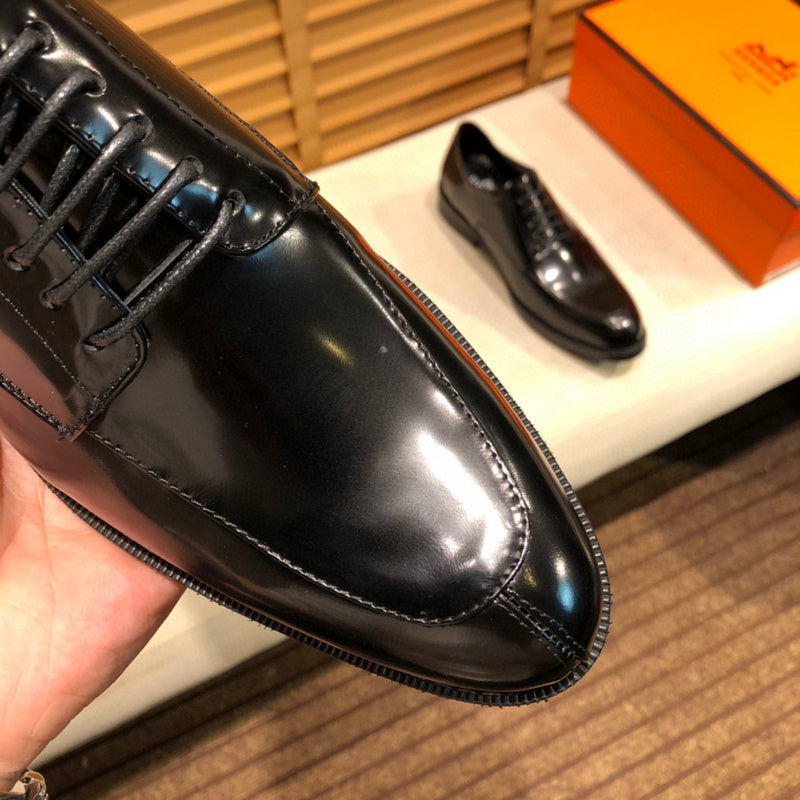 Hermès Black Pointed-Toe Flats - Toe Detail View