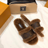 Three-quarter angle view of Louis Vuitton luxury piece style No.039