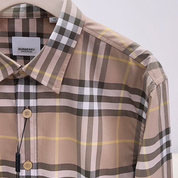 Back view of Burberry luxury piece style No.070
