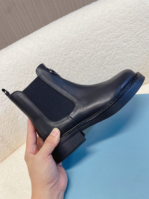 Three-quarter angle view of Prada luxury piece style No.129