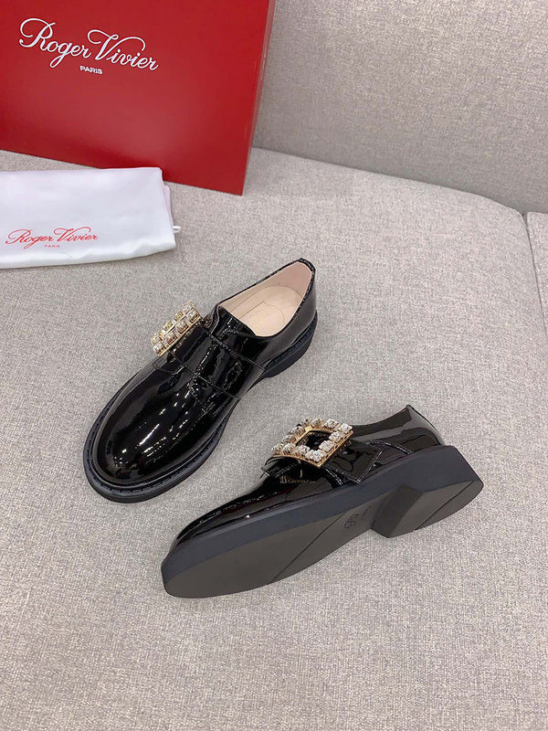 Front view of Roger Vivier luxury piece style No.090