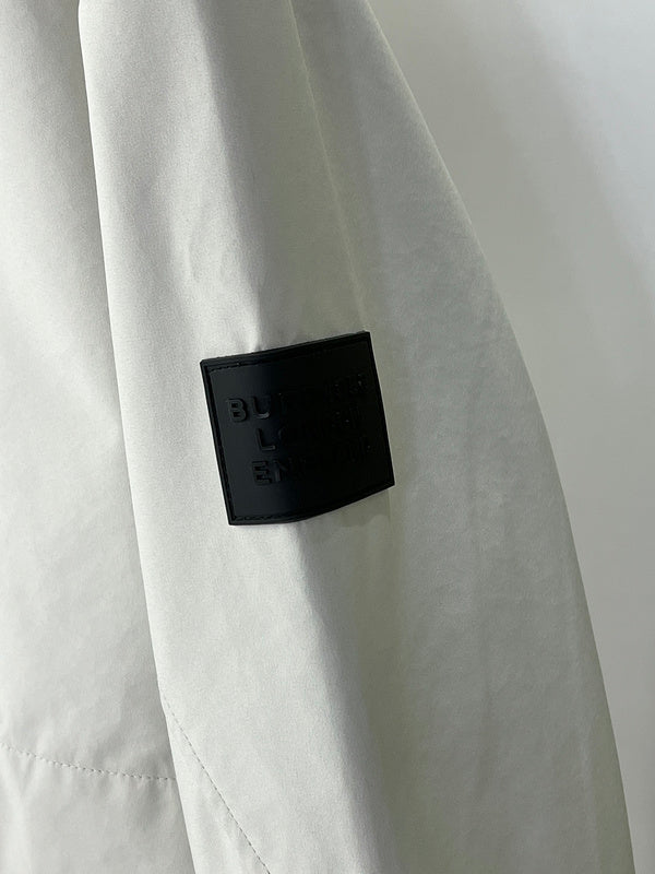 Texture and finish detail of Burberry luxury piece style No.515