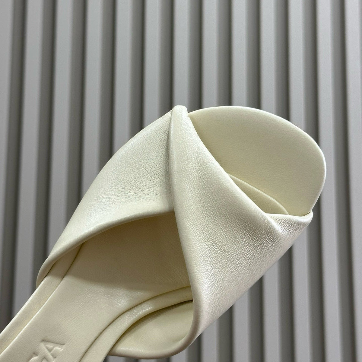 Bottega Veneta Shoes- Bottega Veneta Blink Mule Luxury Lifestyle Designer Footwear