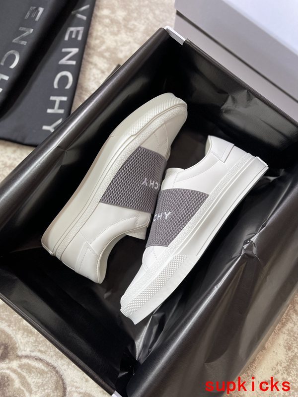 Givenchy shoes Style 043 - packaging and accessories