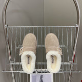 Front view of Roger Vivier luxury piece style No.064
