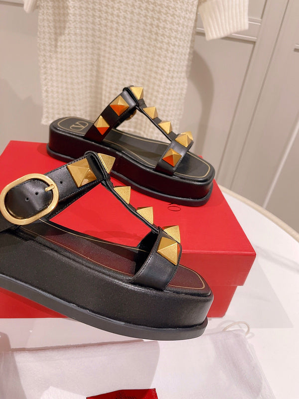 Front view of Valentino Garavani luxury piece style No.262