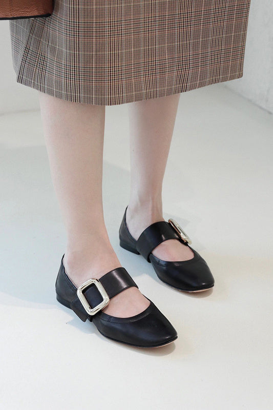 Front view of Roger Vivier luxury piece style No.082