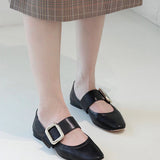 Front view of Roger Vivier luxury piece style No.082