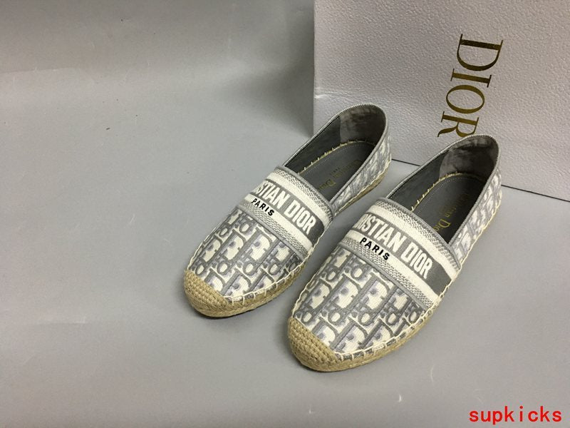 Dior shoes Style 042 - close-up of sleek modern silhouette