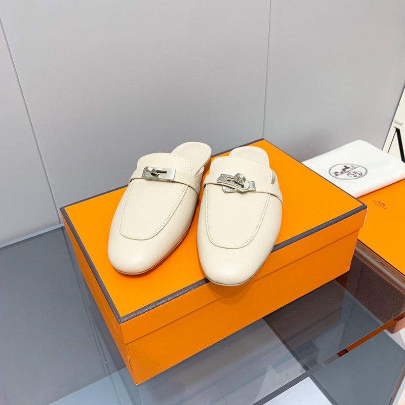 Hermes sandals Style 176 - close-up of bold signature style