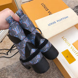 Three-quarter angle view of Louis Vuitton luxury piece style No.171