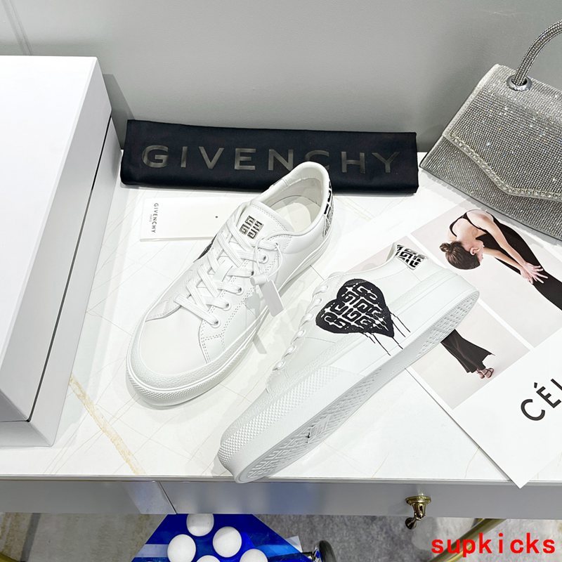 Givenchy shoes Style 042 - sole and craftsmanship detail