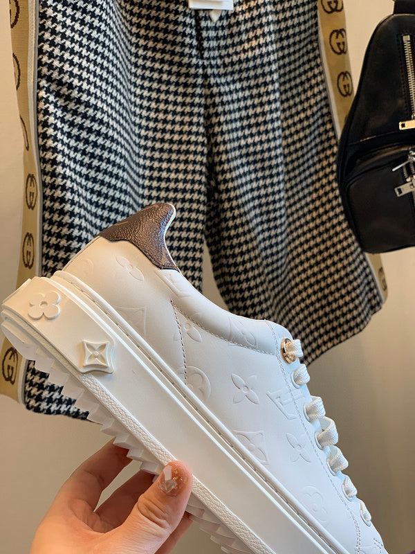 Styling view of Louis Vuitton luxury piece style No.019